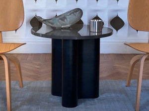 Круглый мраморный журнальный столик