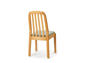 Деревянный стул