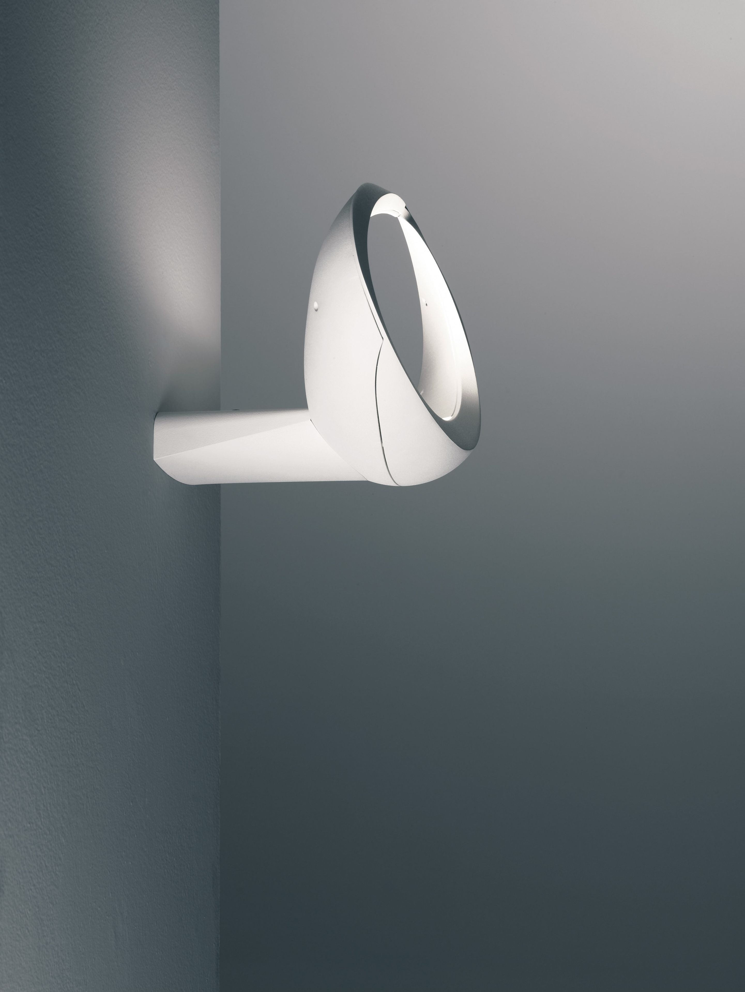 Литой алюминиевый светодиодный настенный светильник Artemide Cabildo ARCH-00091455 - Вид №1