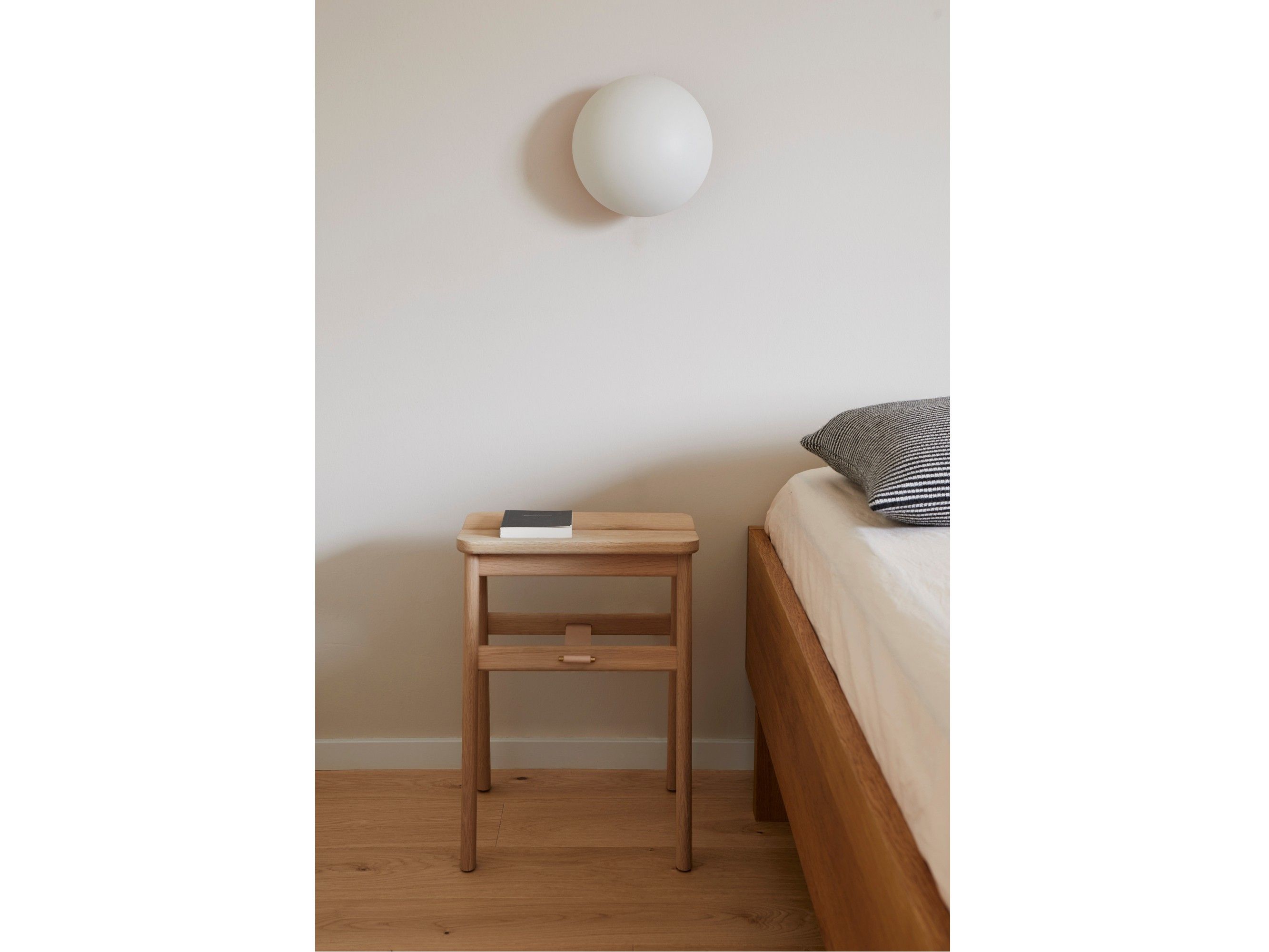 Низкий складной стул из дуба Form & Refine Angle ARCH-00152547 - Вид №6