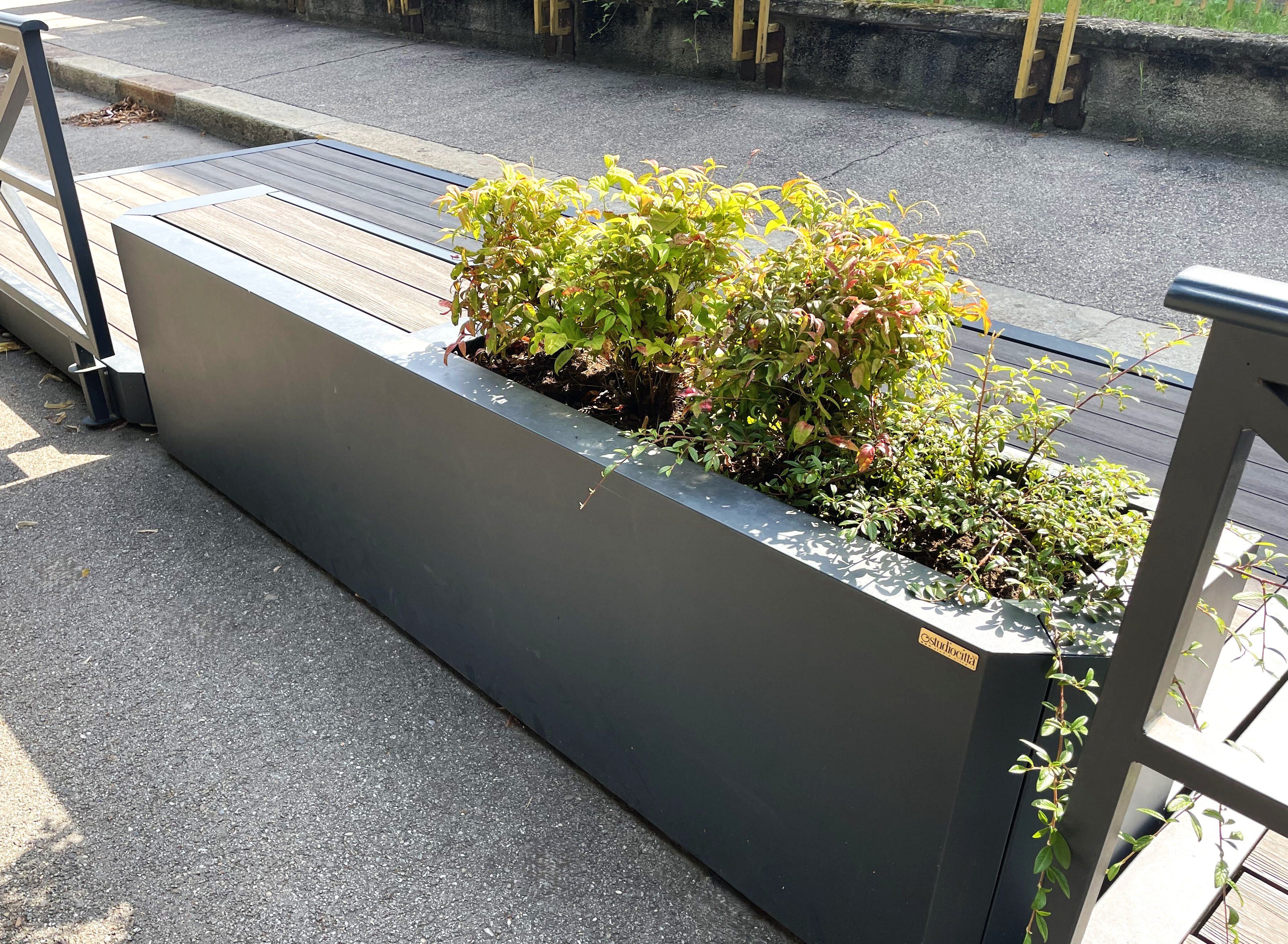 Стальная скамья со встроенным плантатором и подножкой Studio Città Lets-Park ARCH-00124224 - Вид №1
