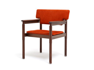 Садовое кресло из красного дерева и ткани с подлокотниками