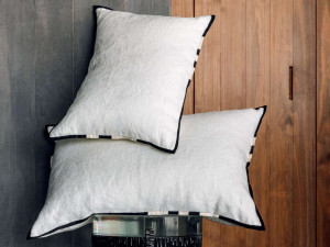 Прямоугольная льняная подушка с цветочным рисунком