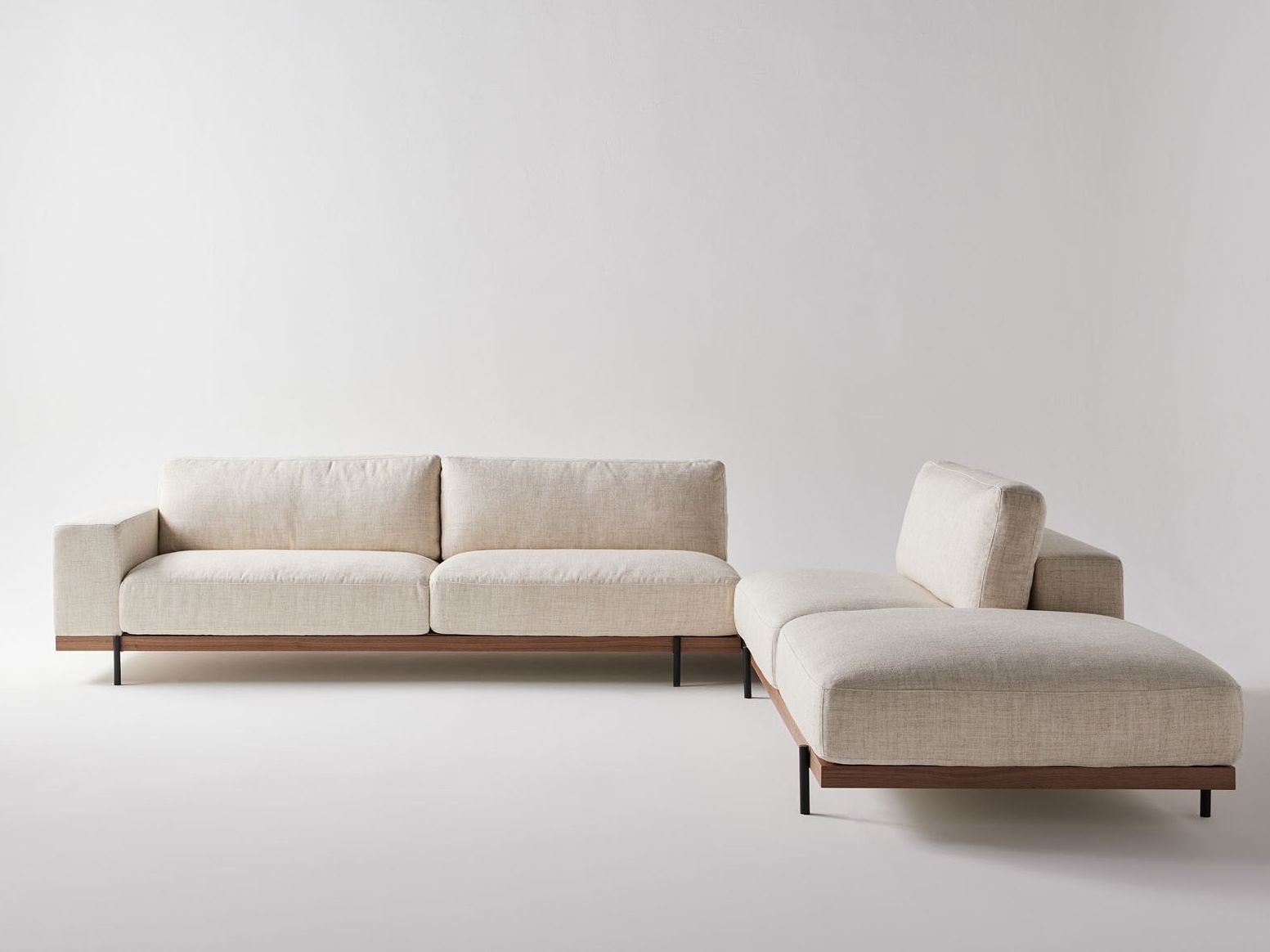 Секционный тканевый диван на основе массива дерева Nube Italia Sailor ARCH-00115860