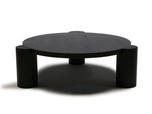 Деревянный круглый низкий журнальный столик