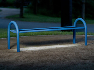 Скамейка из нержавеющей стали со встроенным освещением с подлокотниками