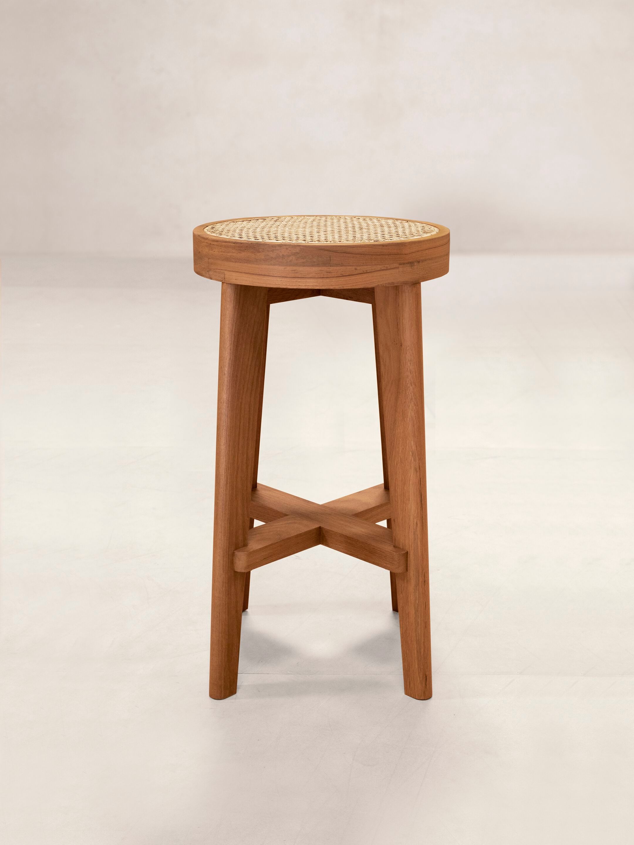 Высокий стул из тикового дерева с подставкой для ног Phantom Hands HIGH STOOL WITH CANE SEAT ARCH-00031194 - Вид №3