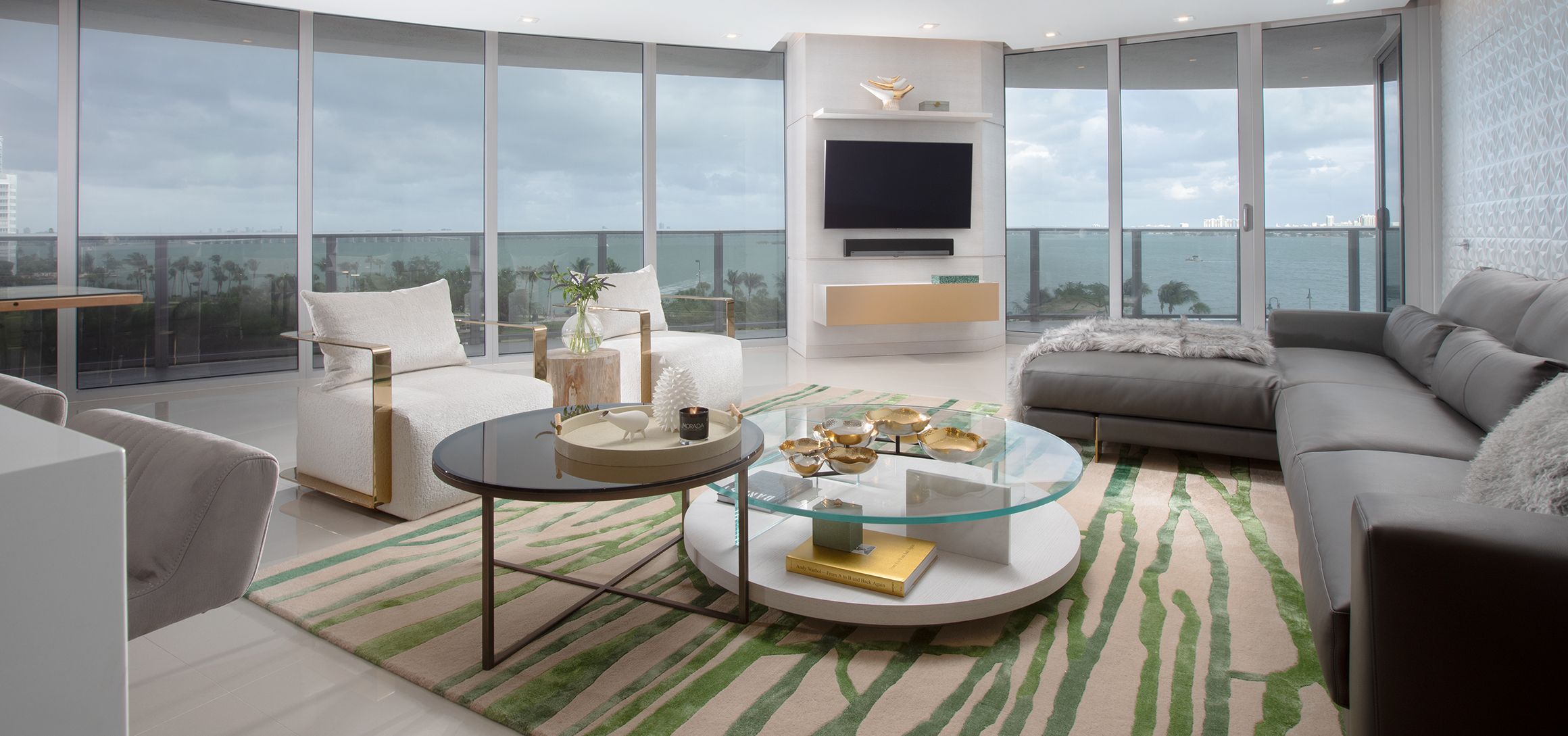 Низкий круглый журнальный столик из дерева и стекла MORADA Pure ARCH-00023529 - Вид №1