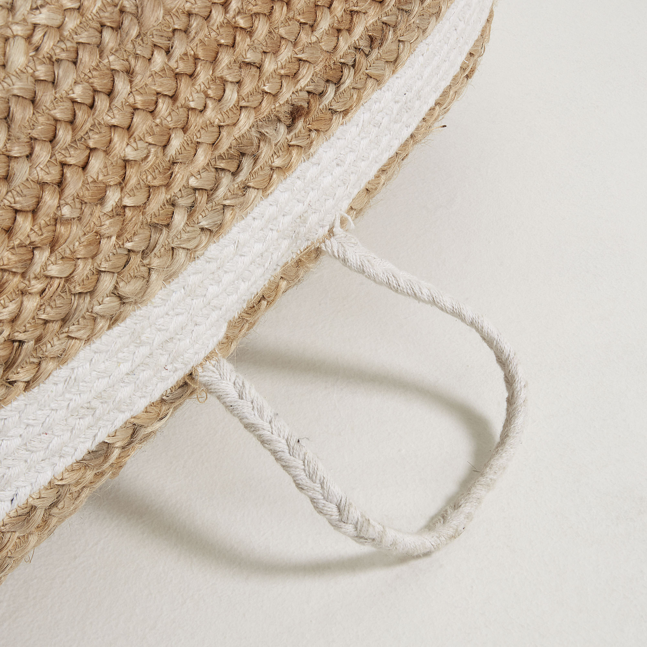 Пуф DEEZE белый BARCELONA DESIGN ДИЗАЙНЕРСКИЕ 151666 Белый  - Вид №1