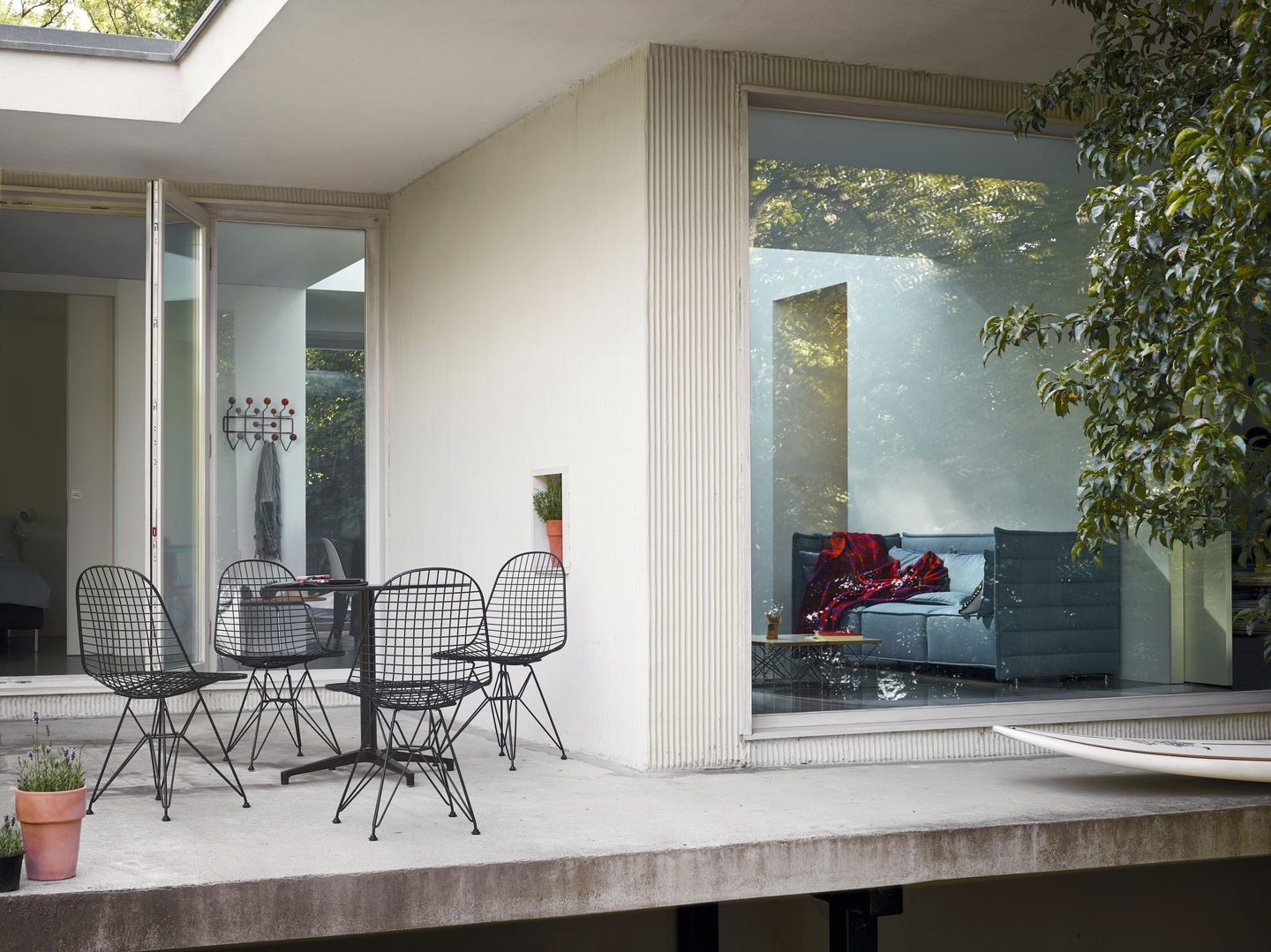 Круглый стол со стальным основанием и деревянной столешницей VITRA Bistro Table ARCH-00117349 - Вид №1