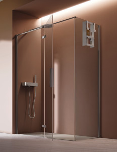 Стеклянная угловая душевая кабина с распашной дверью