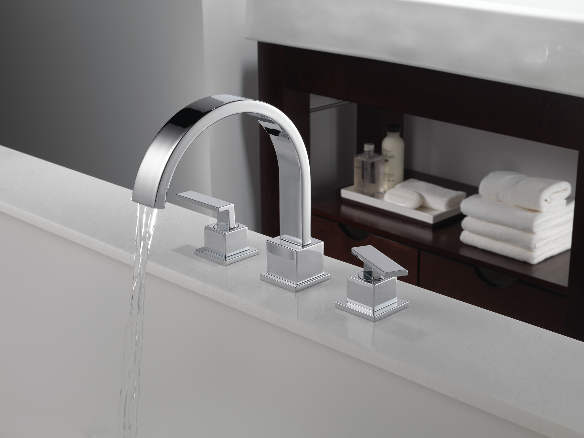 T2753-RB Римская ванна Delta Faucet Vero Венецианская бронза - Вид №3