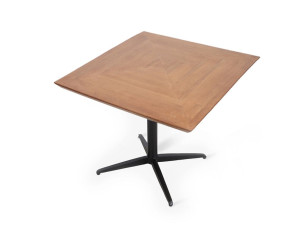 Деревянный квадратный стол