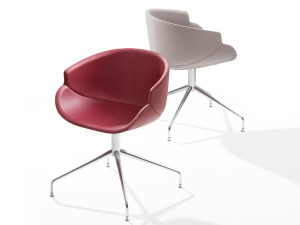 Тканевый стул с подлокотниками