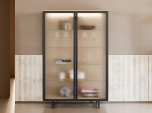Стеклянный шкаф