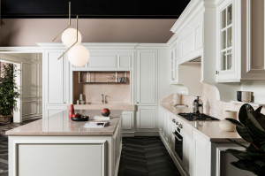 Деревянная линейная кухня с ручками