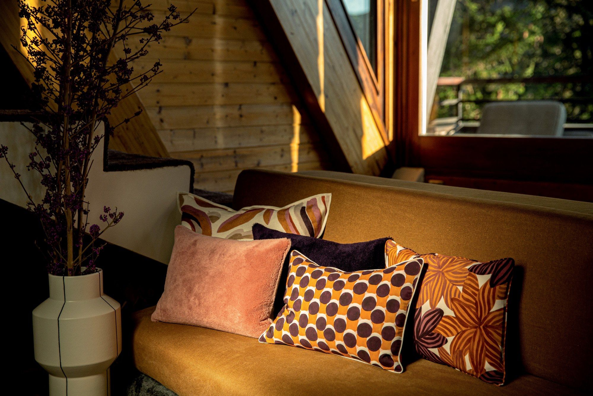 Прямоугольная шелковая подушка с геометрическим рисунком Élitis TWIST ARCH-00130599 - Вид №4