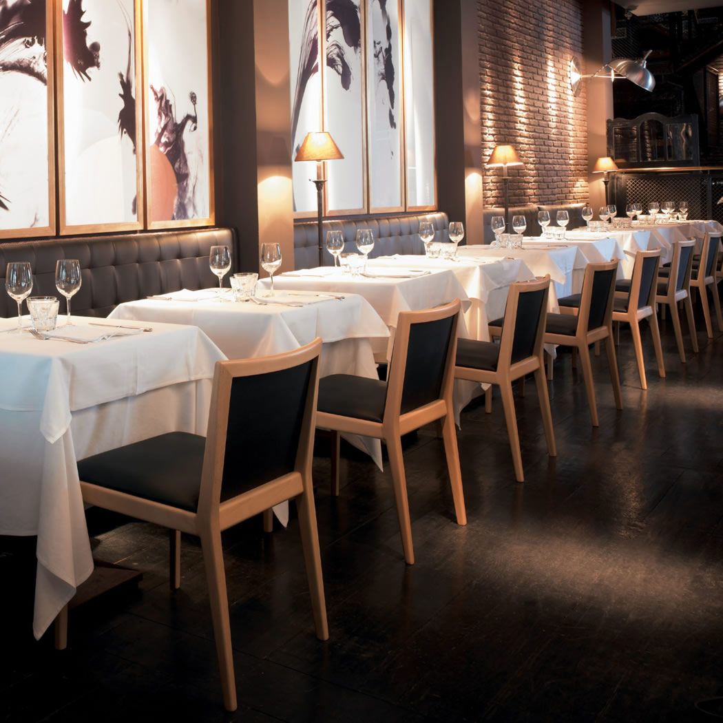 037808 Стул Andreu World Carlotta