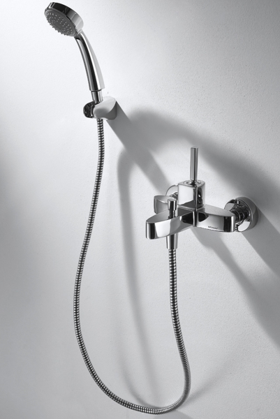 Смеситель для ванны с коротким изливом и аксессуарами SPRING F679113C-B bravat - Вид №1