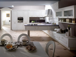 Встроенная кухня из ясеня с полуостровом