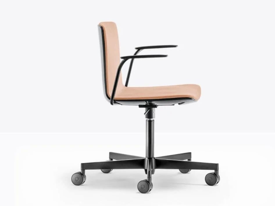 5 спиц подлокотник мягкий операционный стул Pedrali Noa ARCH-00114507 - Вид №1