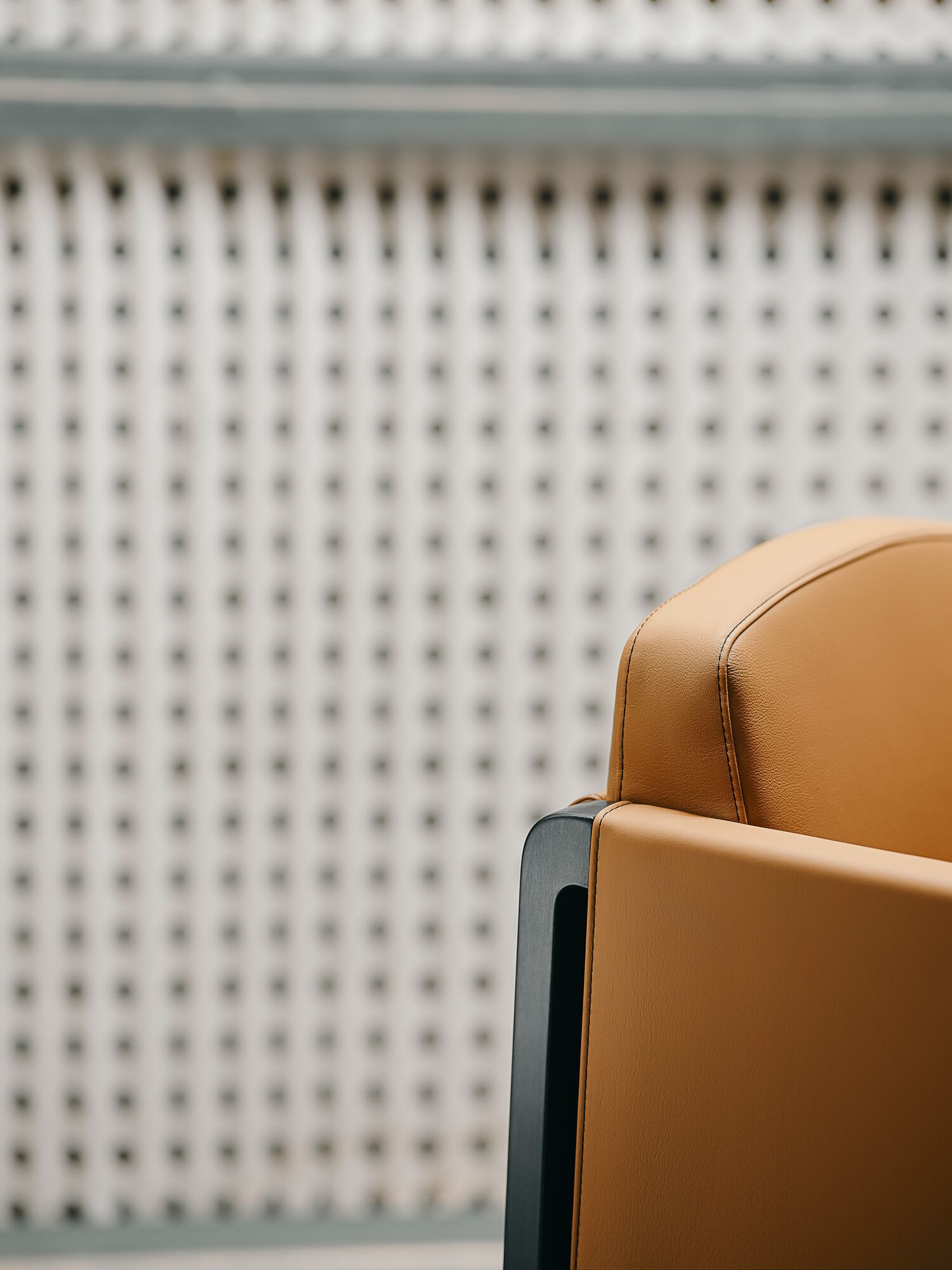 Кожаное кресло с подлокотниками More Contract Sam ARCH-00073167 - Вид №2