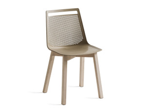 Стул из инженерного пластика с деревянным каркасом