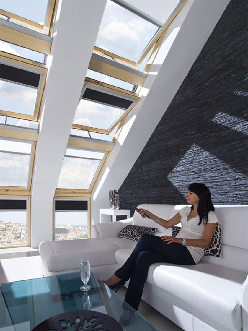 Fakro Распашное мансардное окно из сосны с электроприводом Finestra a bilico sun-id-1416050 - Вид №2