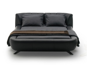 Кожаная мягкая двуспальная кровать