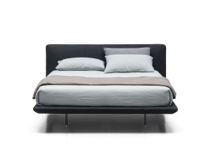 Двуспальная кровать из ткани с мягким изголовьем