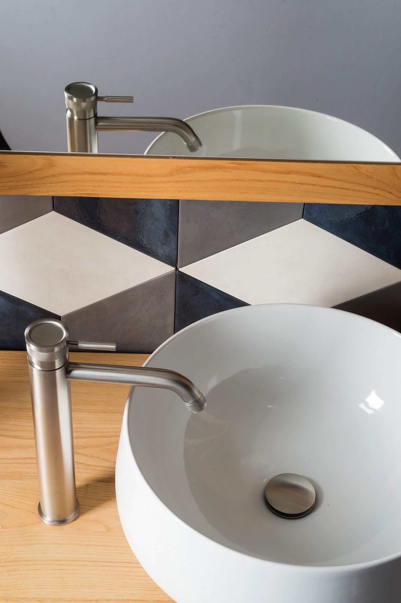 Однорычажный смеситель для раковины из нержавеющей стали с аэратором Tubico Волга ARCH-00022492 - Вид №33