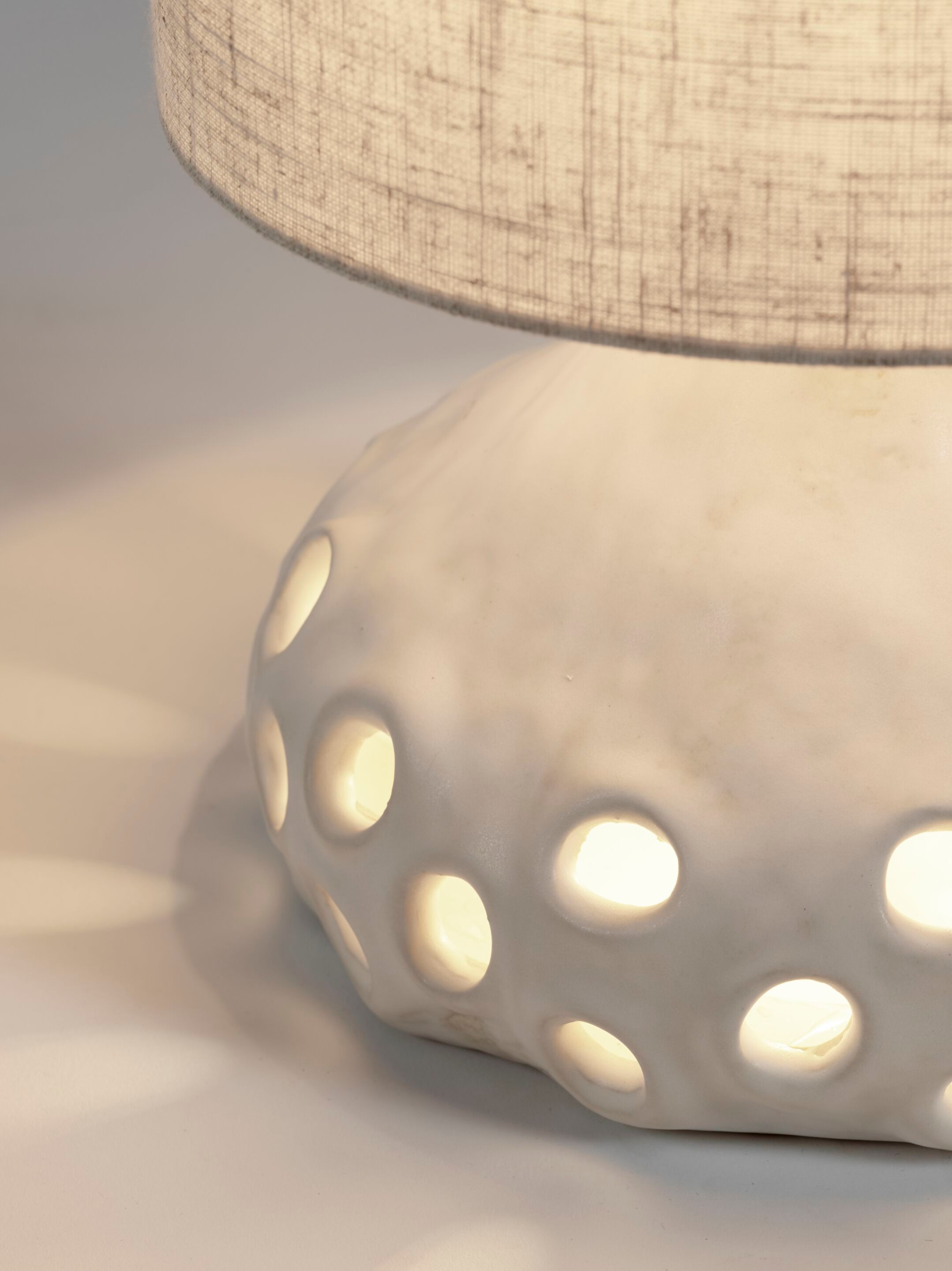 Светодиодная настольная лампа из камня Serax Oya ARCH-00150020 - Вид №8