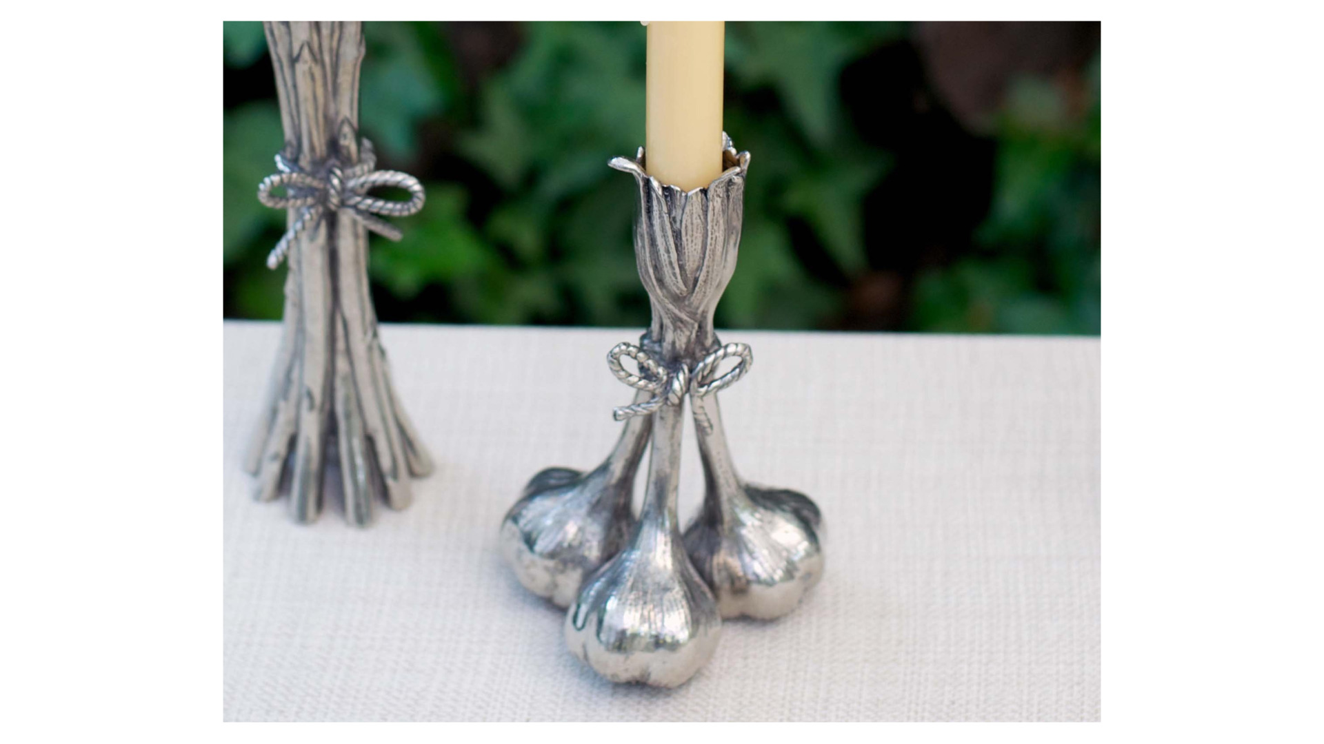 10648841 Vagabond House Подсвечник Vagabond House Чеснок 16см. олово Олово  - Вид №1