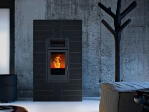 MCZ Пеллетная печь из стали и абсолютно черного цвета