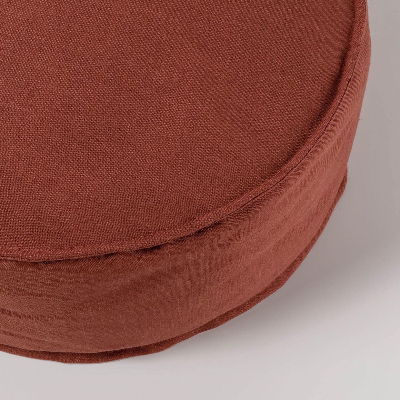 082572 Пуф Ø 70 см бордовый La Forma Maelina 