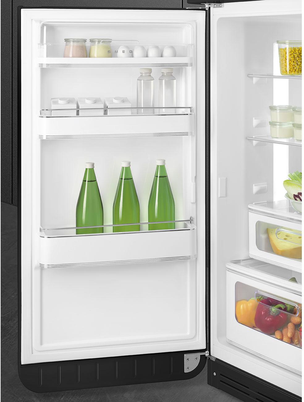 FAB30LBL5 Холодильник / отдельностоящий двухдверный холодильник, стиль 50-х годов, 60 см, черный, петли слева SMEG  - Вид №6
