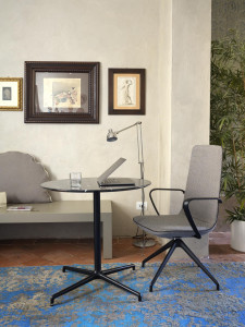 Круглый алюминиевый стол