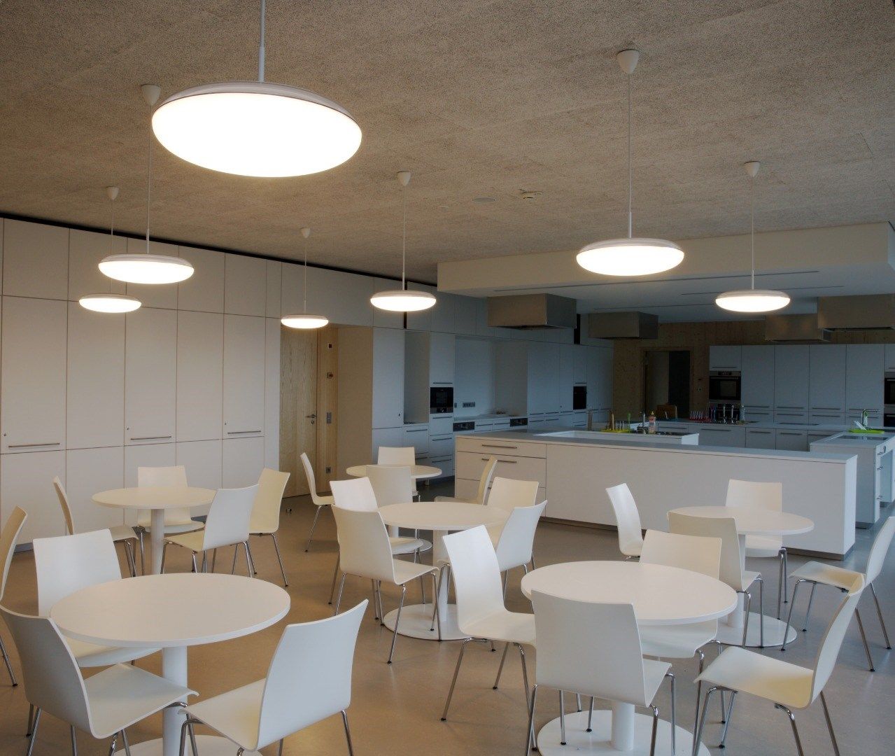 Светодиодный подвесной светильник Louis Poulsen Silverback ARCH-00115985 - Вид №2