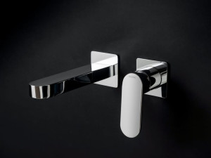 Металлический настенный смеситель для раковины