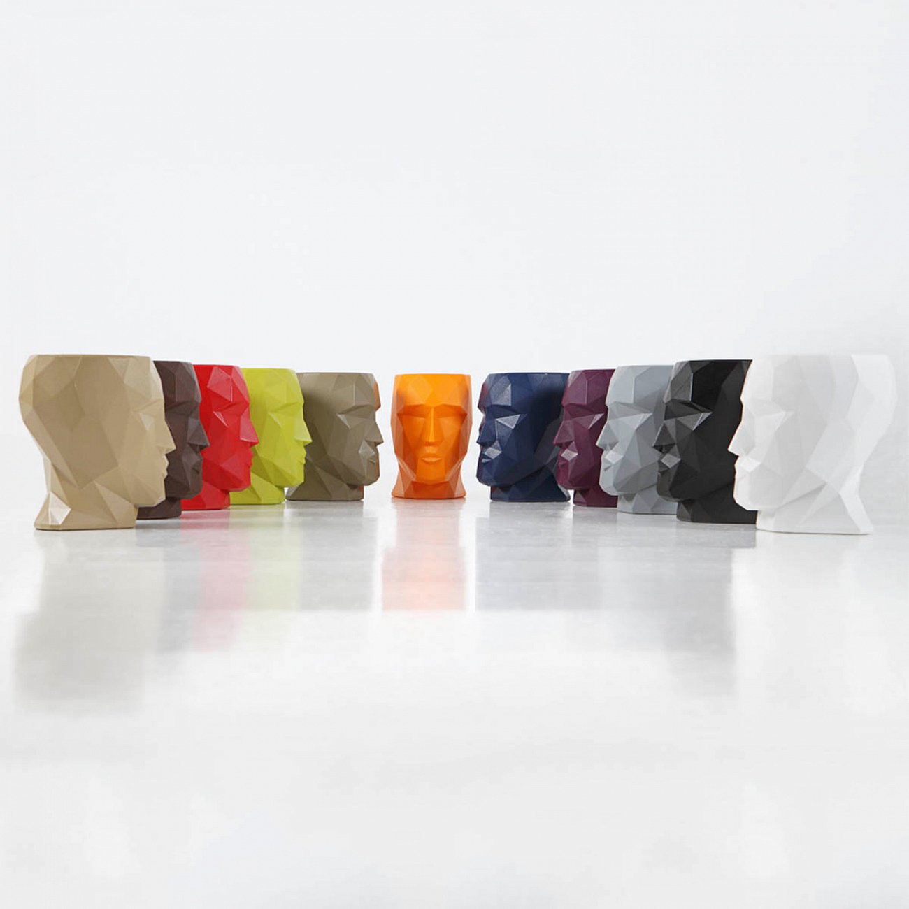 Приставной столик дизайнерский матовый черный Adan от Vondom VONDOM ADAN ОТ VONDOM 288870 Черный  - Вид №1