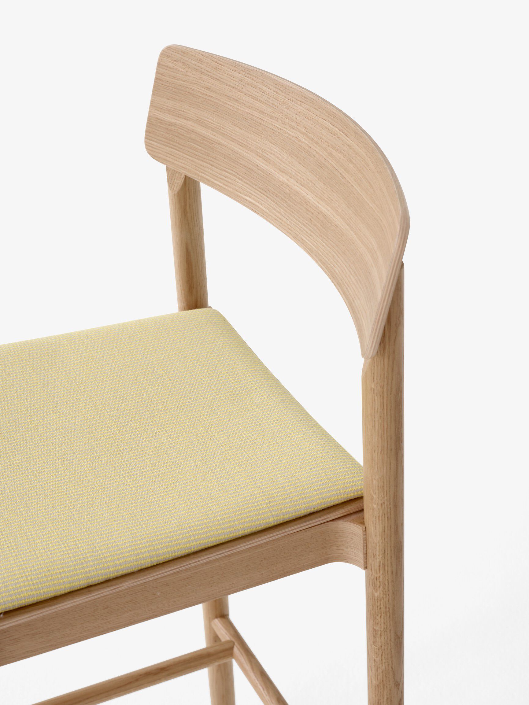 Твердый деревянный барный стул с мягким сиденьем &Tradition Betty ARCH-00140358 - Вид №1