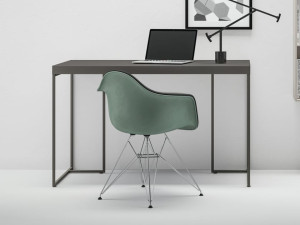 Деревянный письменный стол с металлическими ножками