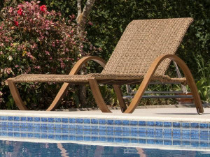 98.00.0709 Комплект шезлонгов Bow Twist natural - включая 1 лежак Bow Twist natural, 1 подушку для шезлонга (цвет на ваш выбор), 1 боковой столик La Villa Postleg borneo 60 × 60 Mbm