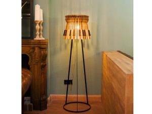 Металлическая напольная лампа ручной работы