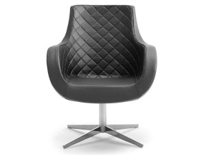 Спицевое кожаное кресло с подлокотниками