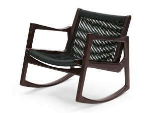 Кресло-качалка с подлокотниками