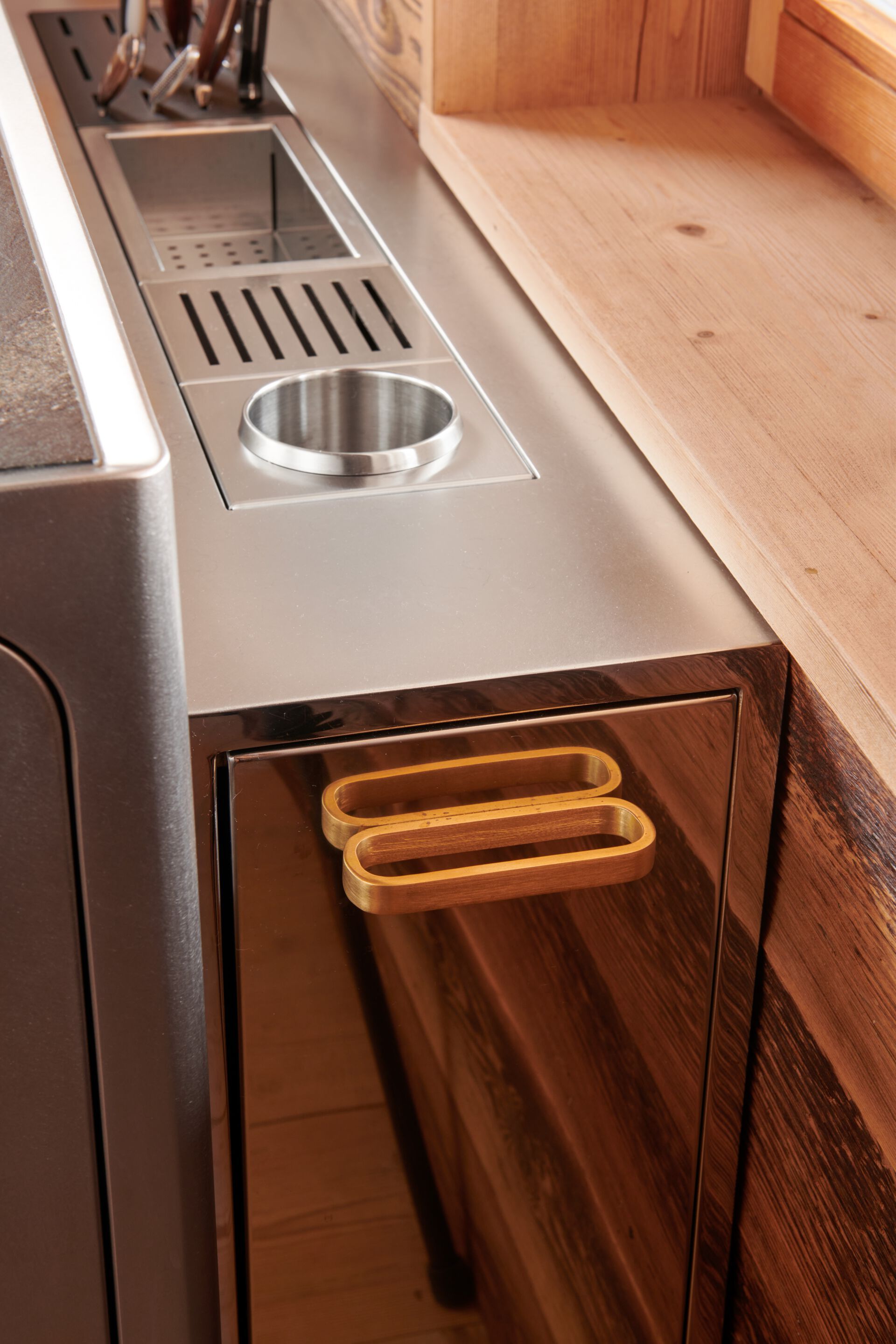 Кухня из нержавеющей стали с полуостровом на заказ ABIMIS ARCH-00070563 - Вид №5