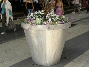 Nola Industrier Кашпо для общественных мест из алюминия