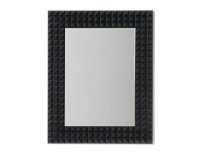 Настенное зеркало в рамке