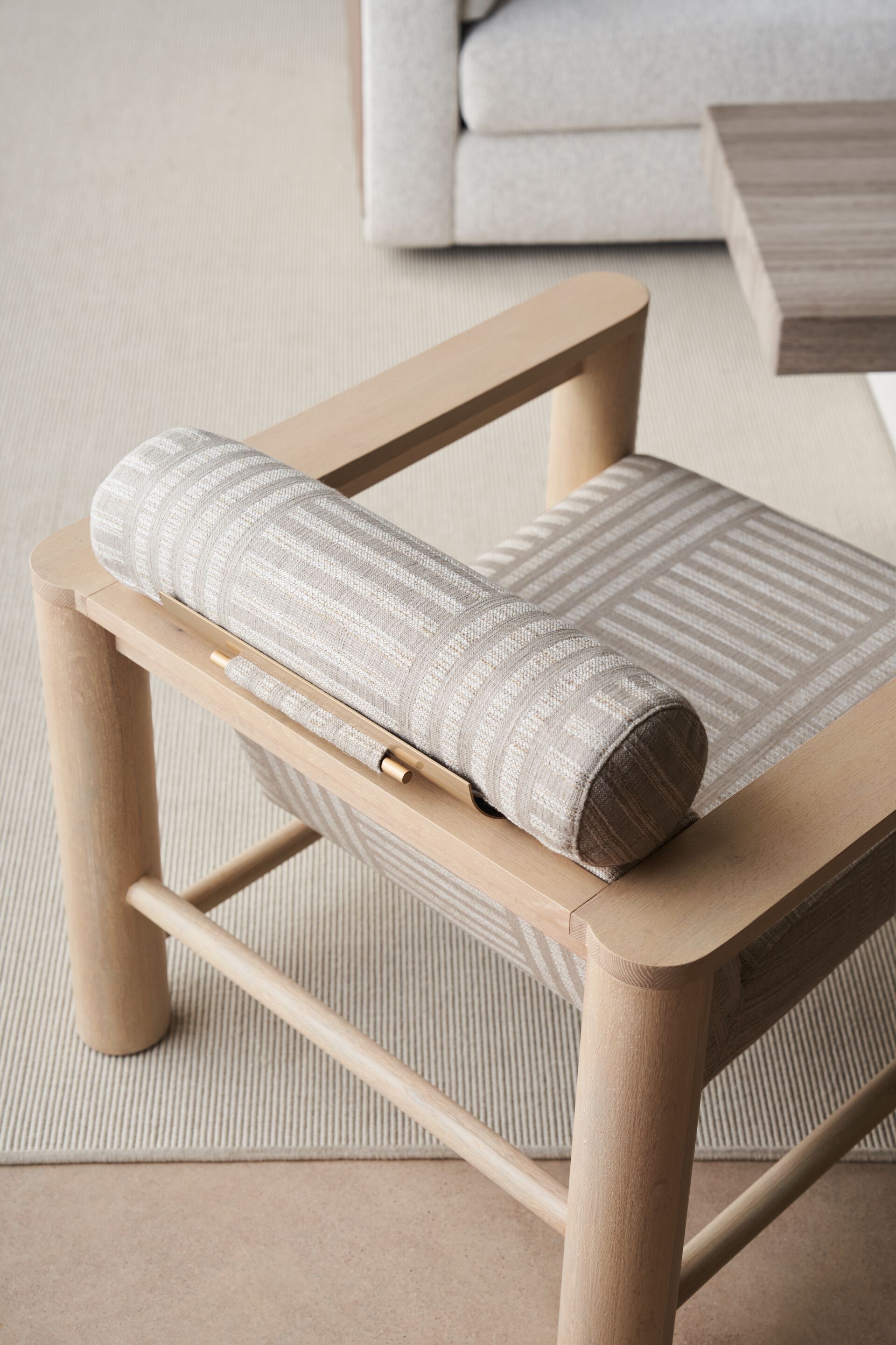 Тканевое кресло с подголовником Caracole Unity ARCH-00049170 - Вид №2